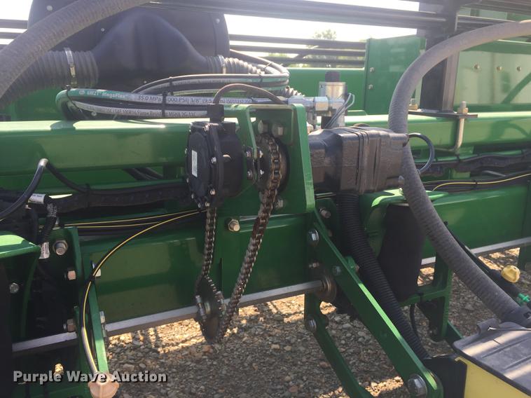 image for item DC0063 2013 John Deere DB90 no-till planter