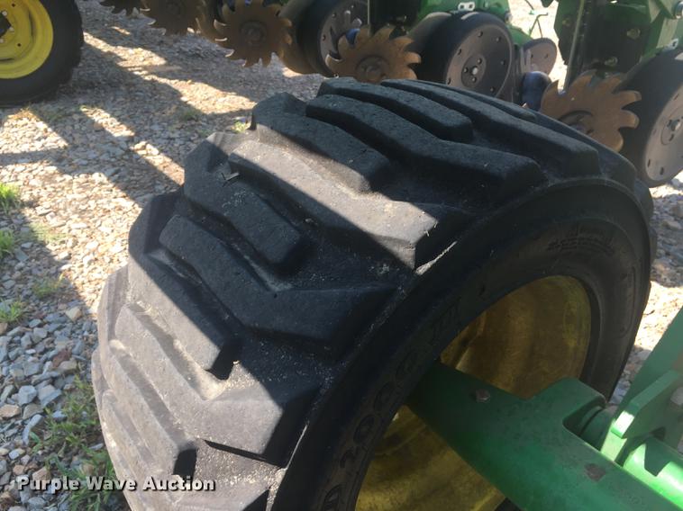 image for item DC0063 2013 John Deere DB90 no-till planter