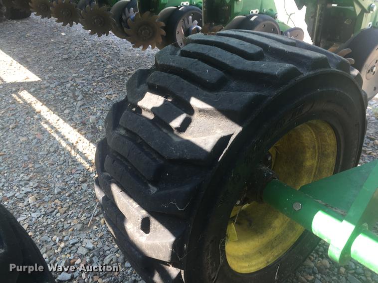 image for item DC0063 2013 John Deere DB90 no-till planter