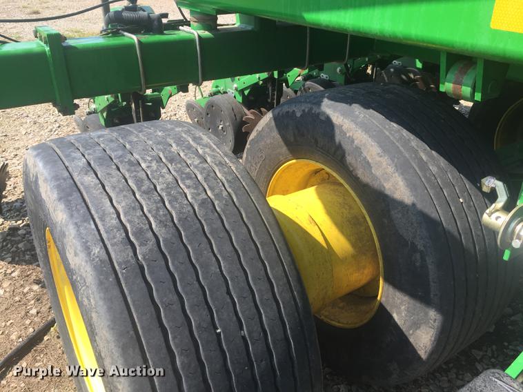 image for item DC0063 2013 John Deere DB90 no-till planter