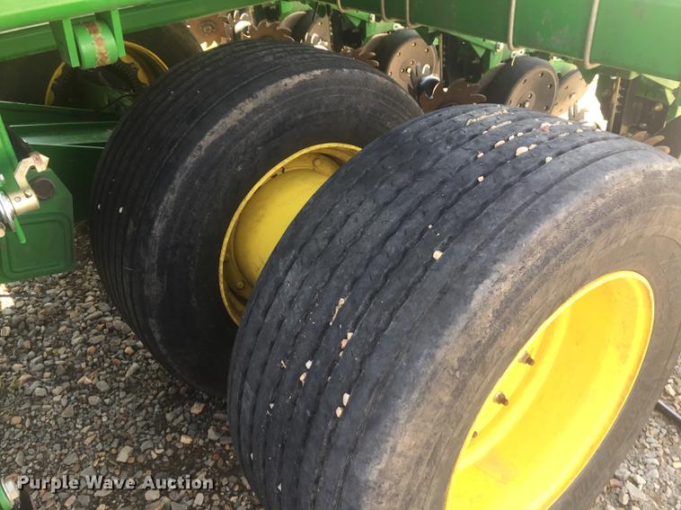 image for item DC0063 2013 John Deere DB90 no-till planter