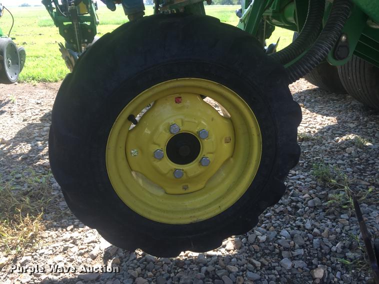 image for item DC0063 2013 John Deere DB90 no-till planter
