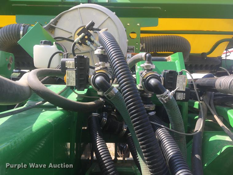 image for item DC0063 2013 John Deere DB90 no-till planter