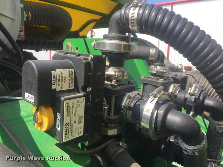 image for item DC0063 2013 John Deere DB90 no-till planter