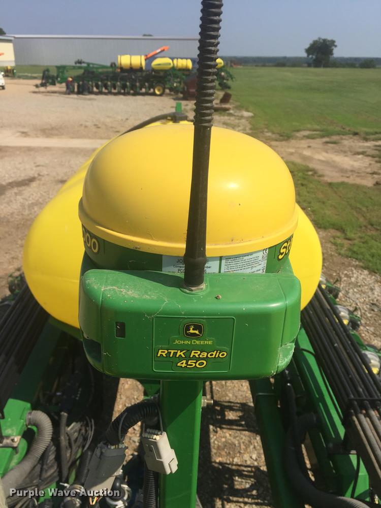 image for item DC0063 2013 John Deere DB90 no-till planter