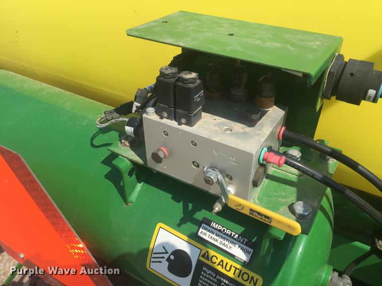 image for item DC0063 2013 John Deere DB90 no-till planter