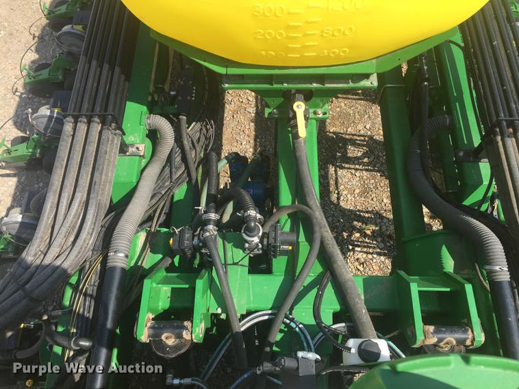 image for item DC0063 2013 John Deere DB90 no-till planter