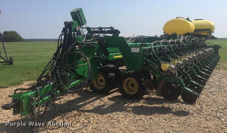 image for item DC0064 2013 John Deere DB90 no-till planter