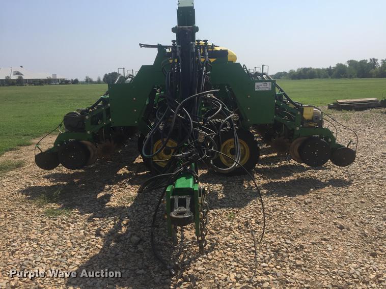 image for item DC0064 2013 John Deere DB90 no-till planter