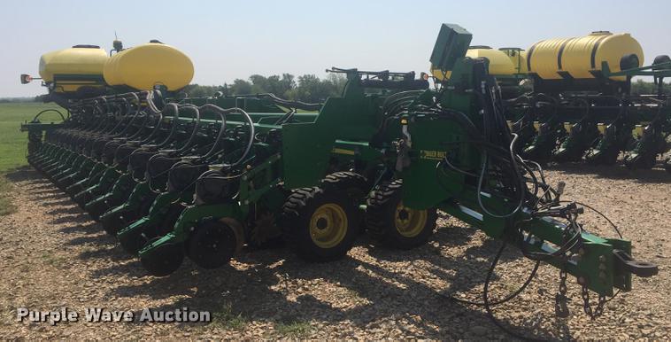 image for item DC0064 2013 John Deere DB90 no-till planter