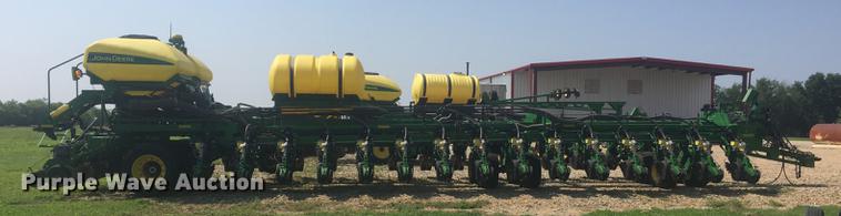image for item DC0064 2013 John Deere DB90 no-till planter