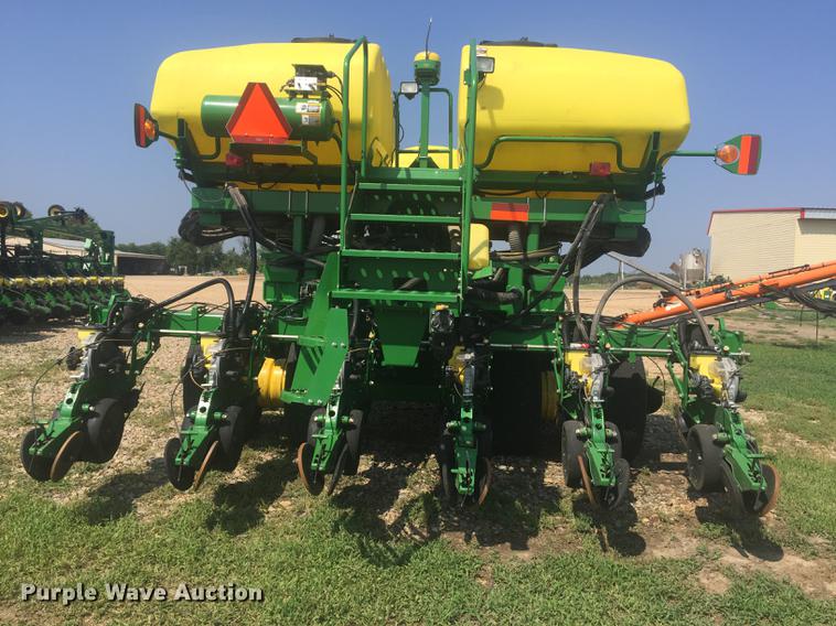 image for item DC0064 2013 John Deere DB90 no-till planter