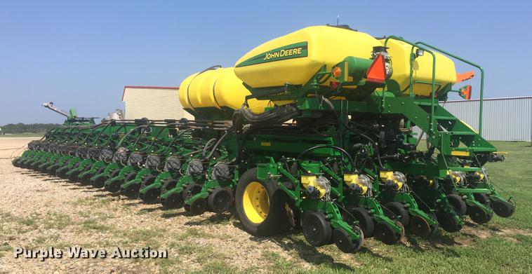 image for item DC0064 2013 John Deere DB90 no-till planter