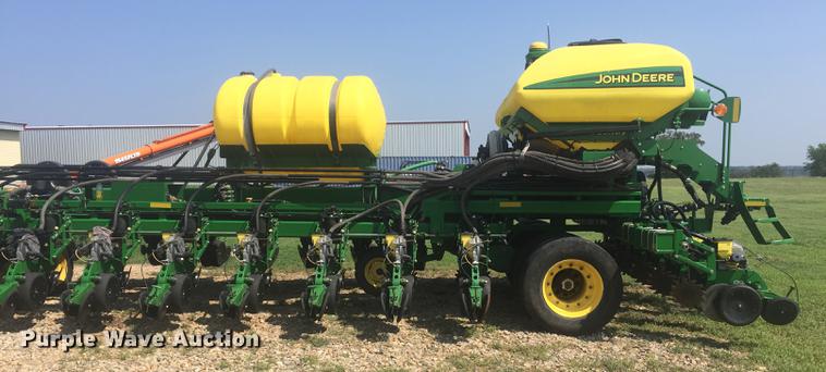 image for item DC0064 2013 John Deere DB90 no-till planter