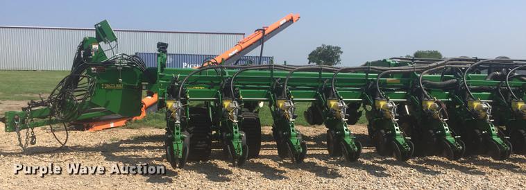 image for item DC0064 2013 John Deere DB90 no-till planter