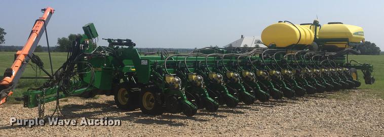 image for item DC0064 2013 John Deere DB90 no-till planter