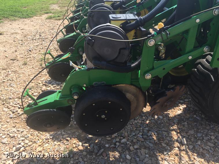 image for item DC0064 2013 John Deere DB90 no-till planter