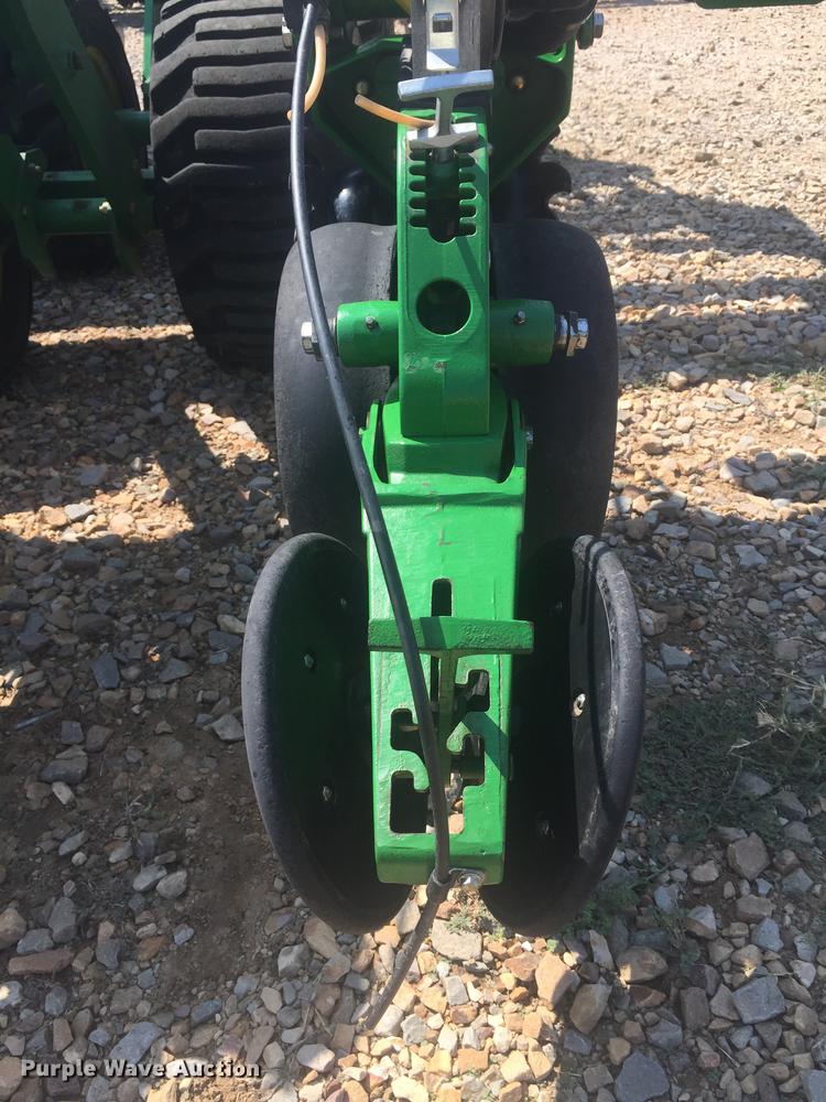 image for item DC0064 2013 John Deere DB90 no-till planter