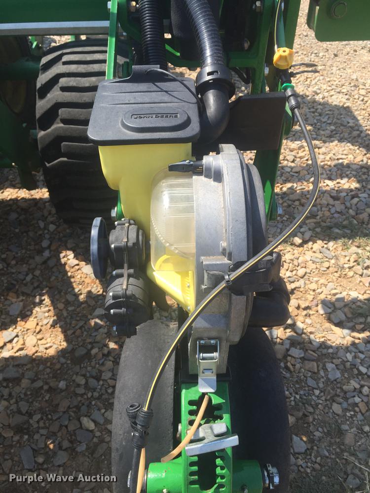 image for item DC0064 2013 John Deere DB90 no-till planter