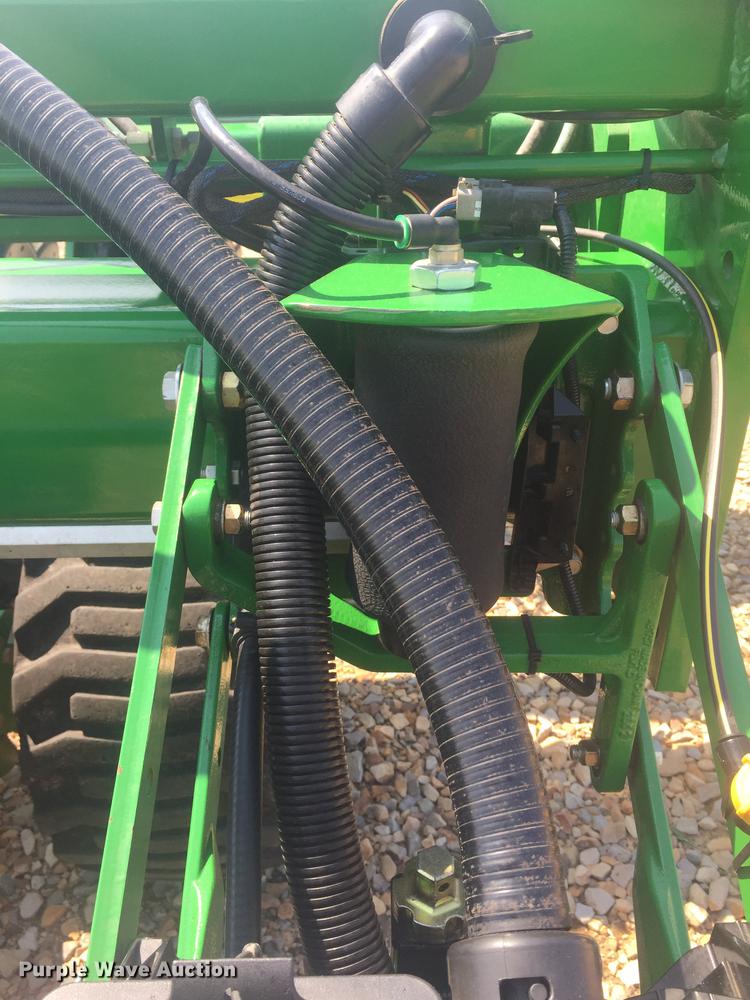 image for item DC0064 2013 John Deere DB90 no-till planter