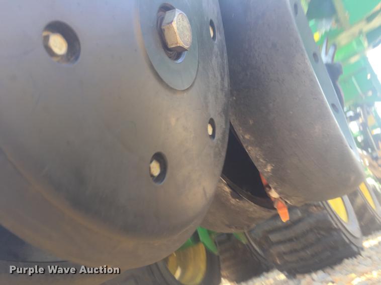 image for item DC0064 2013 John Deere DB90 no-till planter