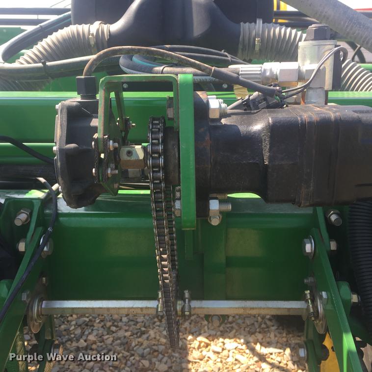 image for item DC0064 2013 John Deere DB90 no-till planter