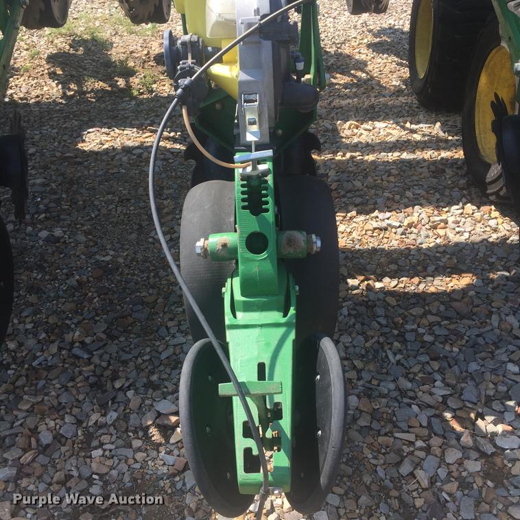 image for item DC0064 2013 John Deere DB90 no-till planter
