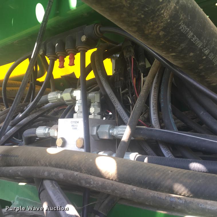 image for item DC0064 2013 John Deere DB90 no-till planter