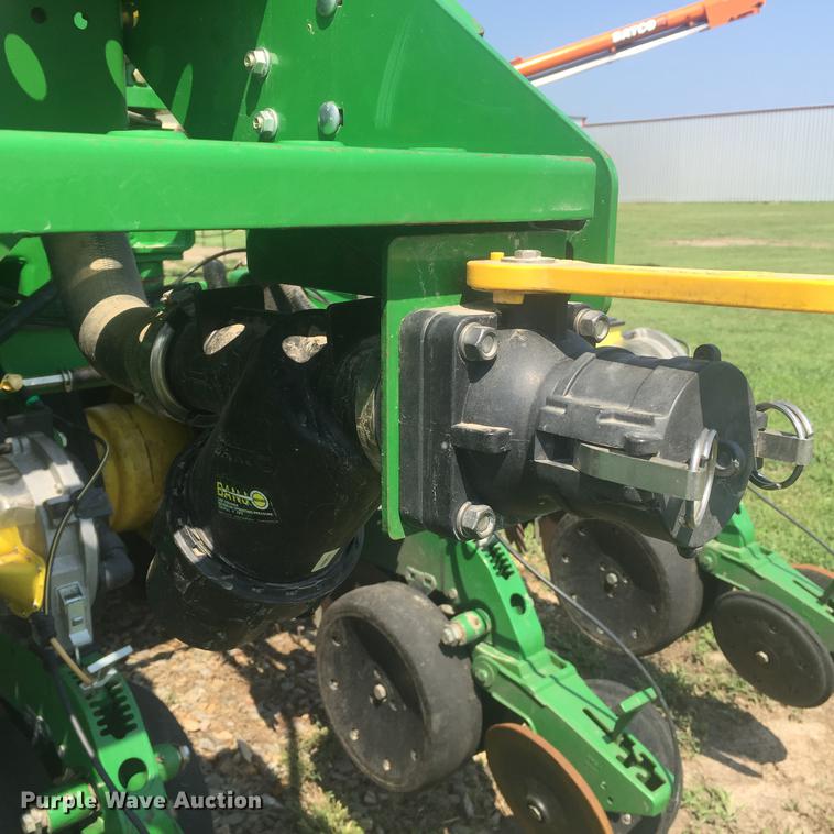 image for item DC0064 2013 John Deere DB90 no-till planter