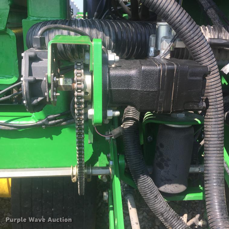image for item DC0064 2013 John Deere DB90 no-till planter