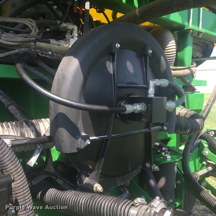 image for item DC0064 2013 John Deere DB90 no-till planter