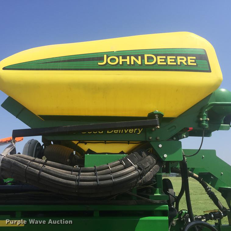 image for item DC0064 2013 John Deere DB90 no-till planter