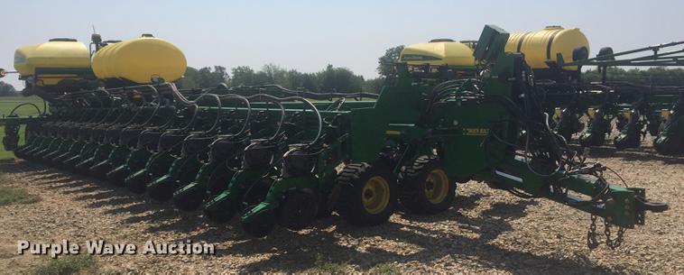 image for item DC0064 2013 John Deere DB90 no-till planter