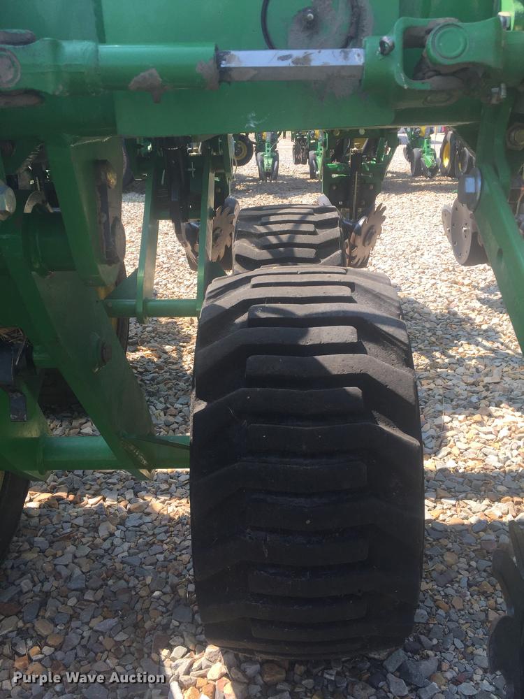 image for item DC0064 2013 John Deere DB90 no-till planter