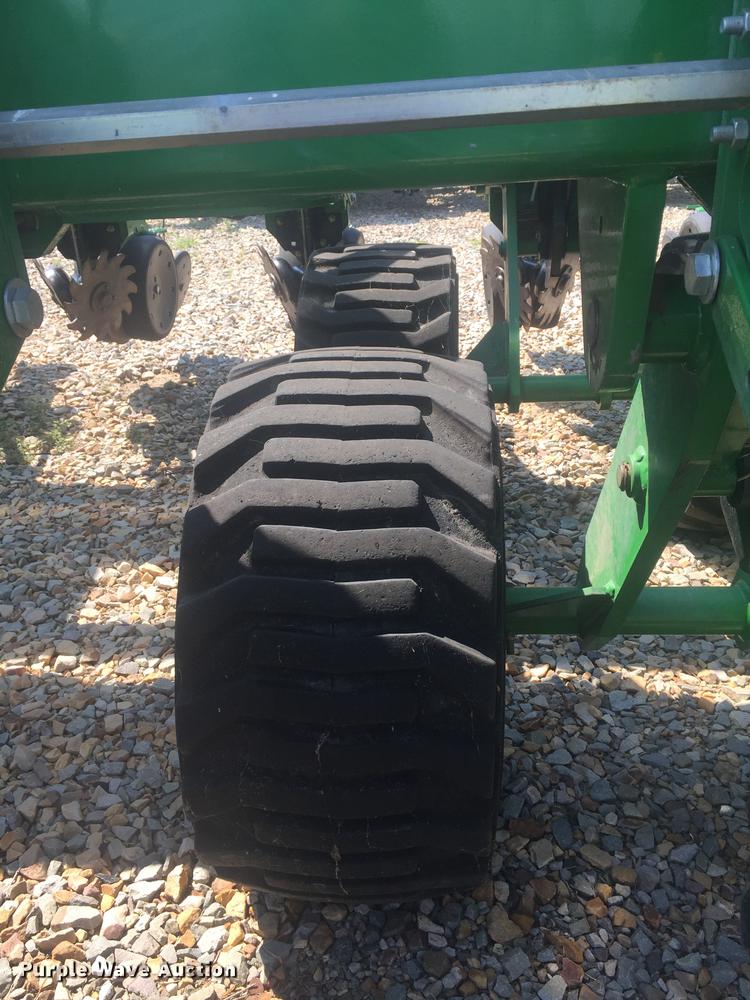 image for item DC0064 2013 John Deere DB90 no-till planter