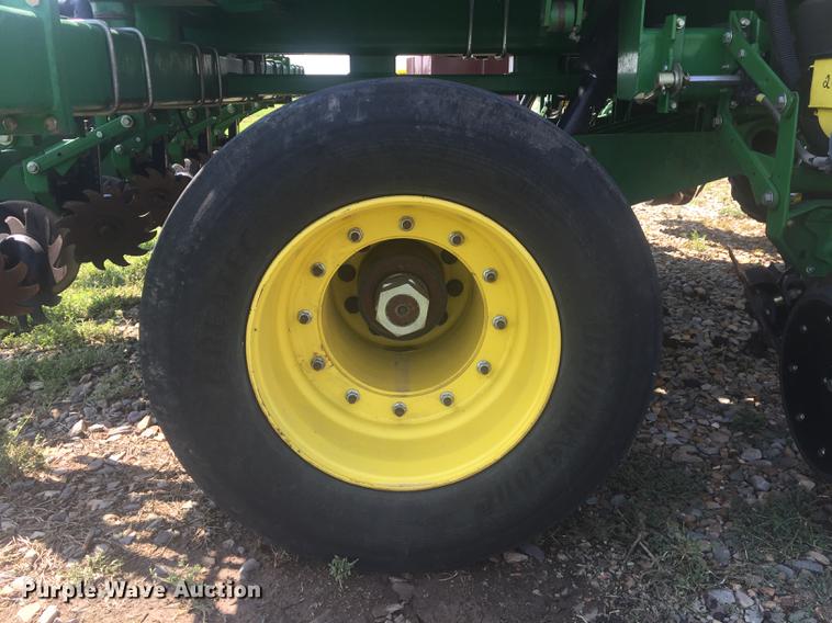 image for item DC0064 2013 John Deere DB90 no-till planter