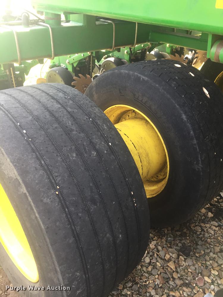 image for item DC0064 2013 John Deere DB90 no-till planter