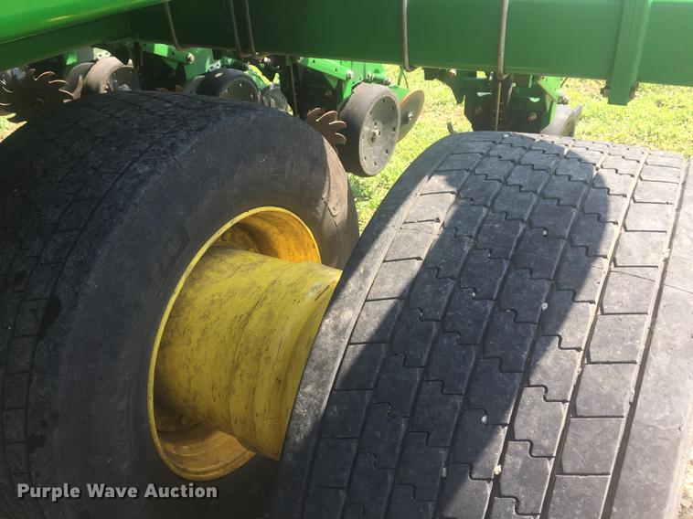 image for item DC0064 2013 John Deere DB90 no-till planter