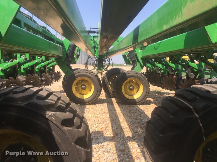 image for item DC0064 2013 John Deere DB90 no-till planter