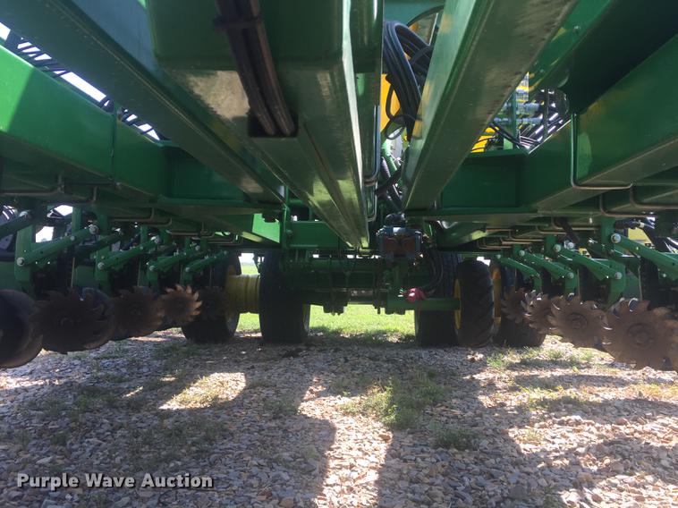 image for item DC0064 2013 John Deere DB90 no-till planter