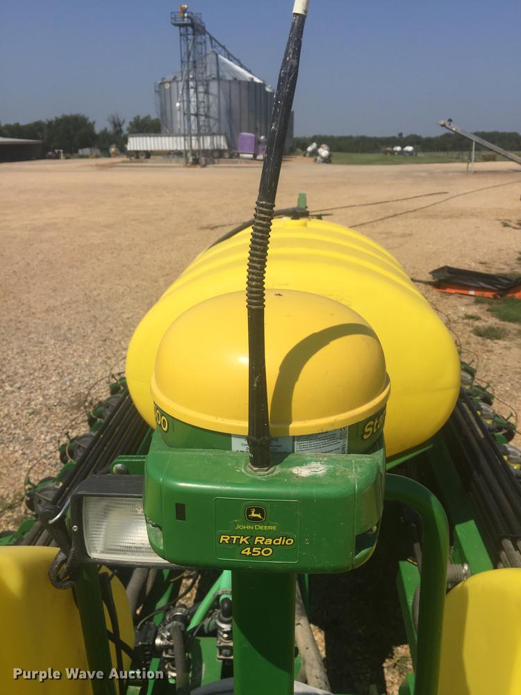 image for item DC0064 2013 John Deere DB90 no-till planter