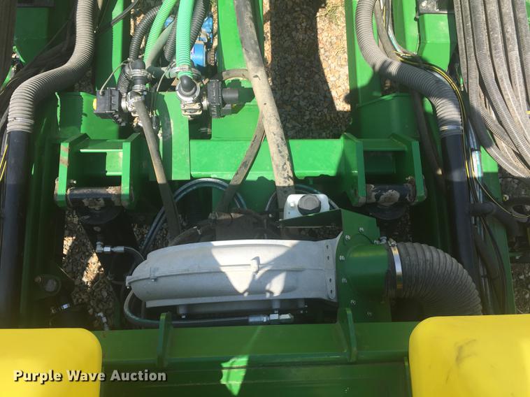 image for item DC0064 2013 John Deere DB90 no-till planter