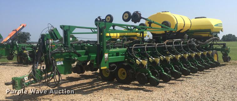 image for item DC0065 2011 John Deere DB44 no-till planter