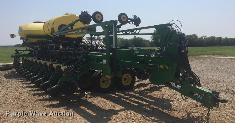 image for item DC0065 2011 John Deere DB44 no-till planter