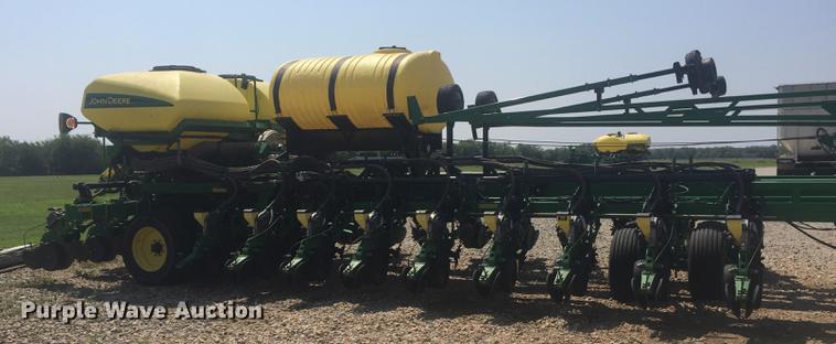 image for item DC0065 2011 John Deere DB44 no-till planter