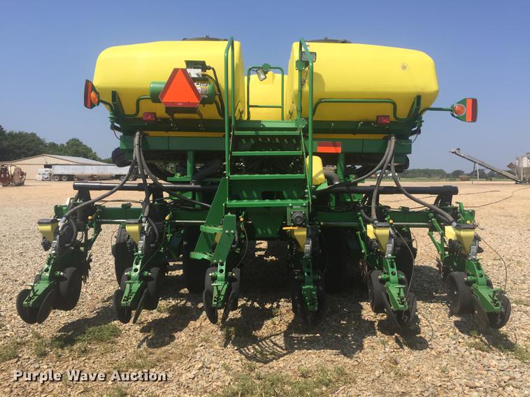 image for item DC0065 2011 John Deere DB44 no-till planter