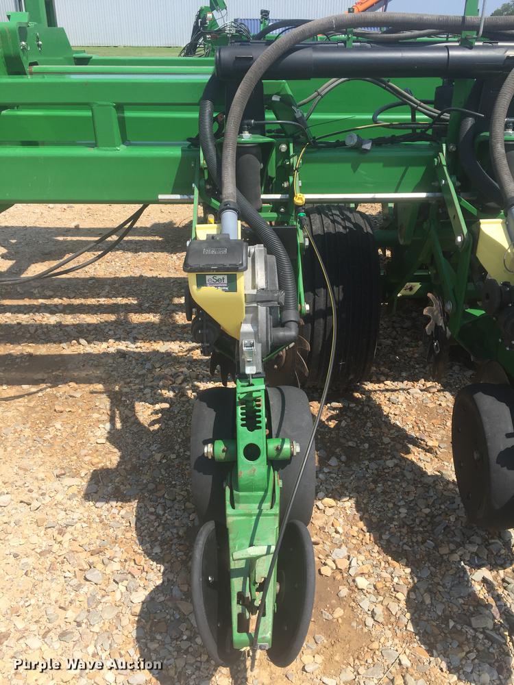 image for item DC0065 2011 John Deere DB44 no-till planter