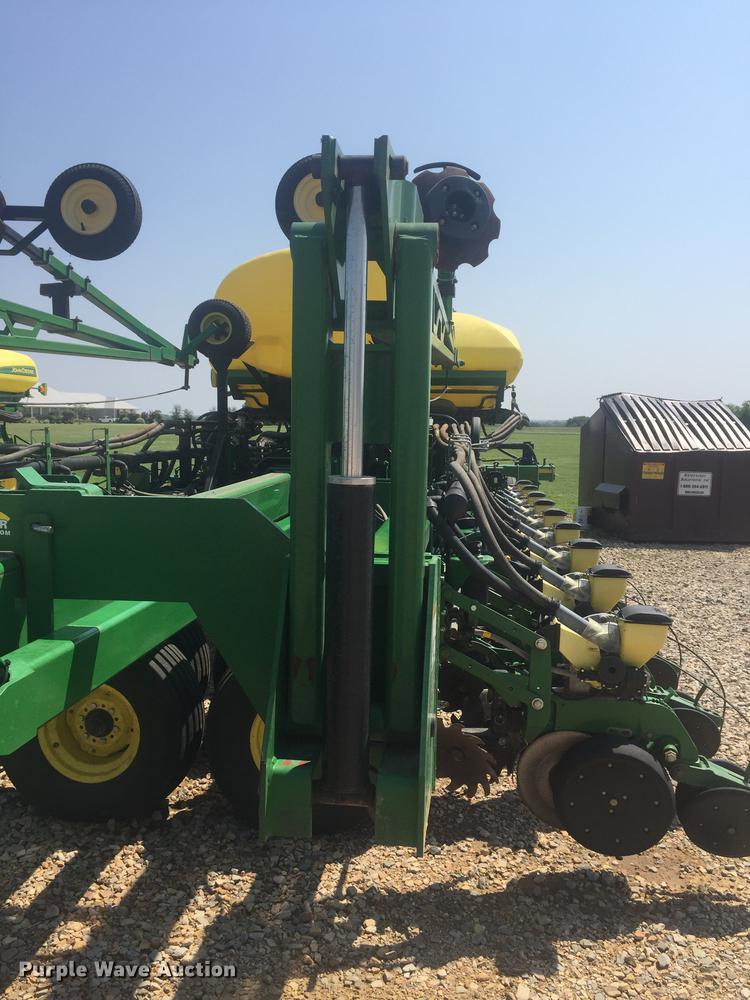 image for item DC0065 2011 John Deere DB44 no-till planter