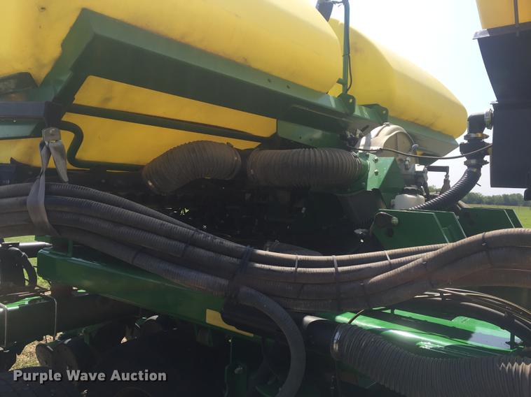image for item DC0065 2011 John Deere DB44 no-till planter