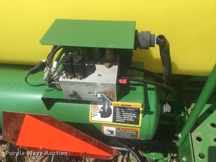 image for item DC0065 2011 John Deere DB44 no-till planter